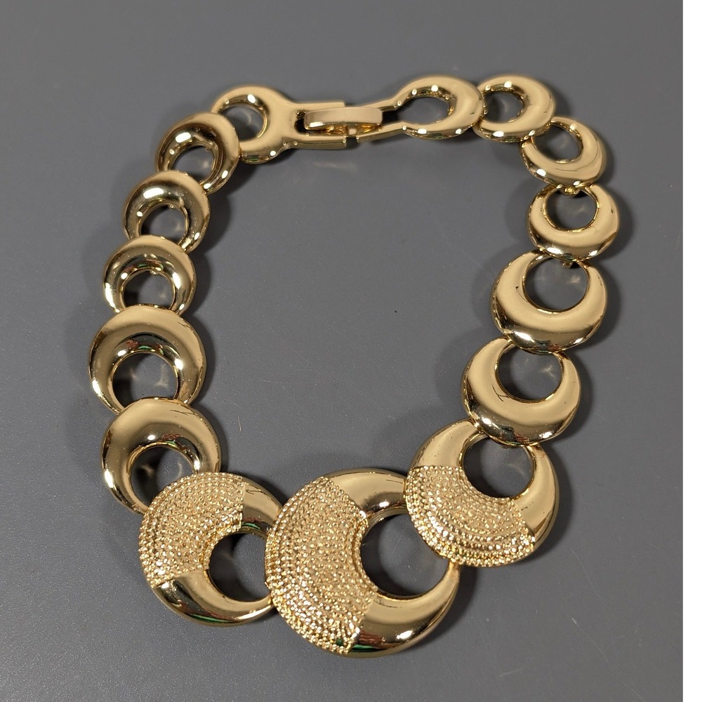 Gold Tone Textured Circle Link Statement Bracelet 7.5" Retro Modern‎